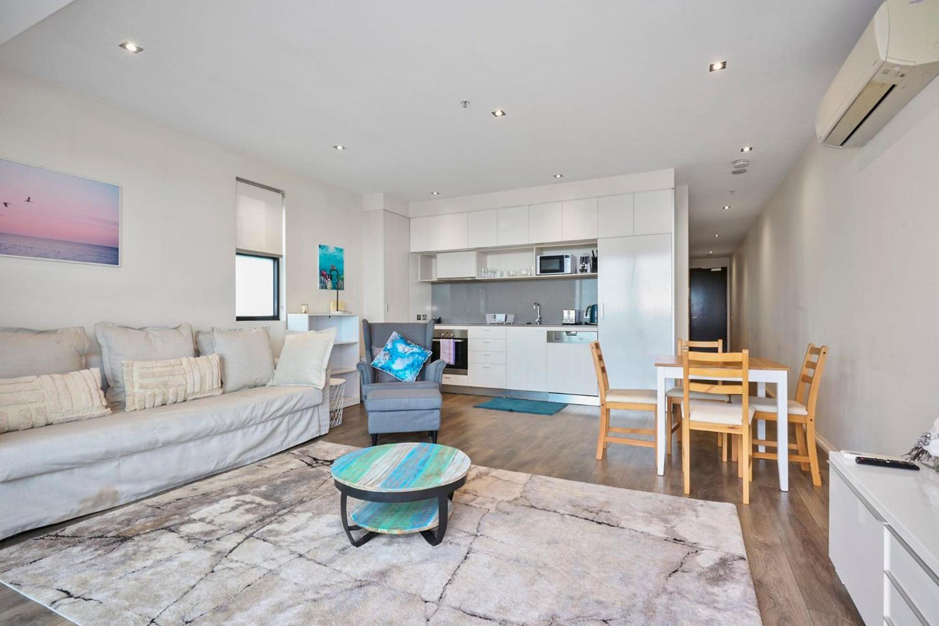 Apartment Stylish 2-bed With Sea Views And Parking *