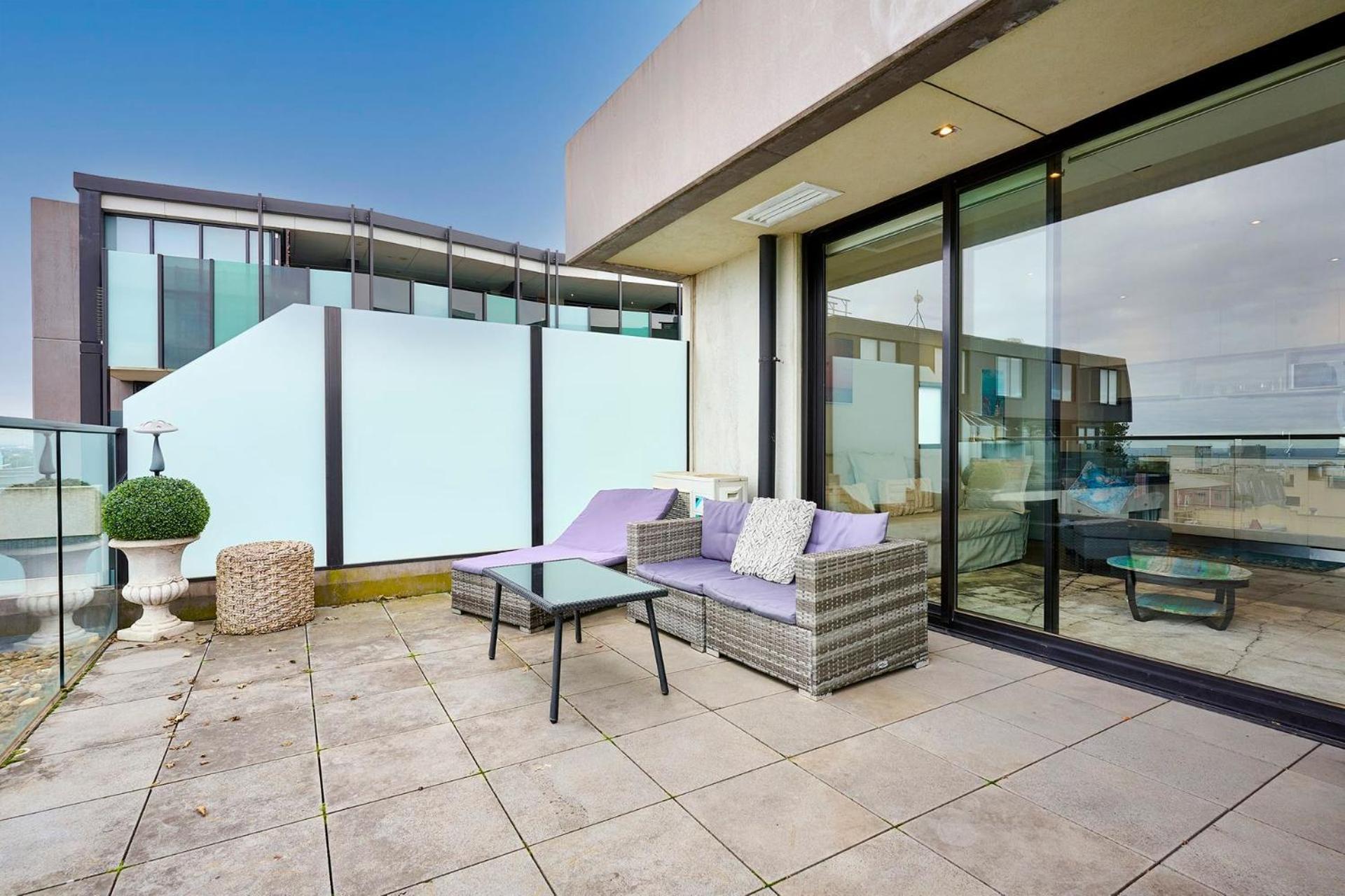 Stylish 2-bed With Sea Views And Parking Apartment *