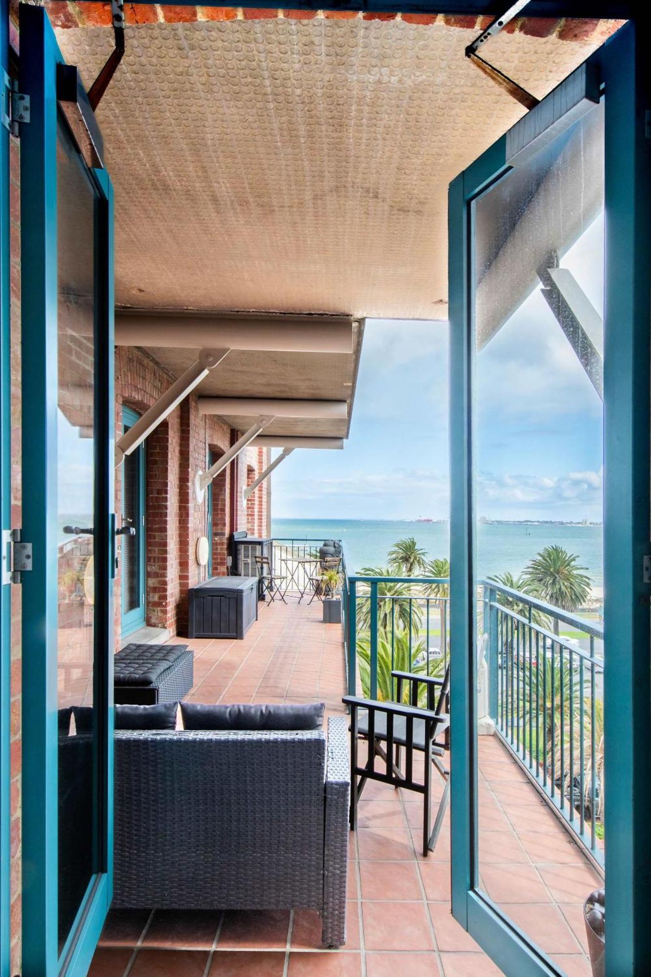 Stunning Beachfront Converted Warehouse Apartment