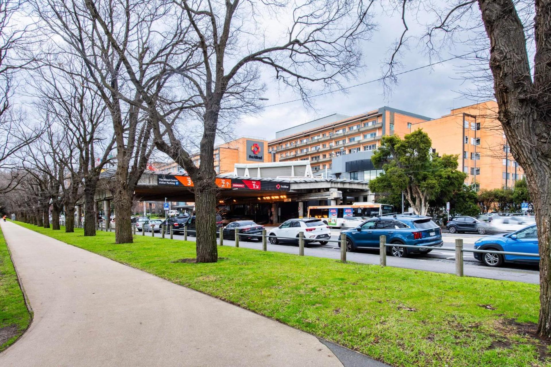 Spectacular 3-bedroom Penthouse With Private Lift On St Kilda Rd Apartment Melbourne