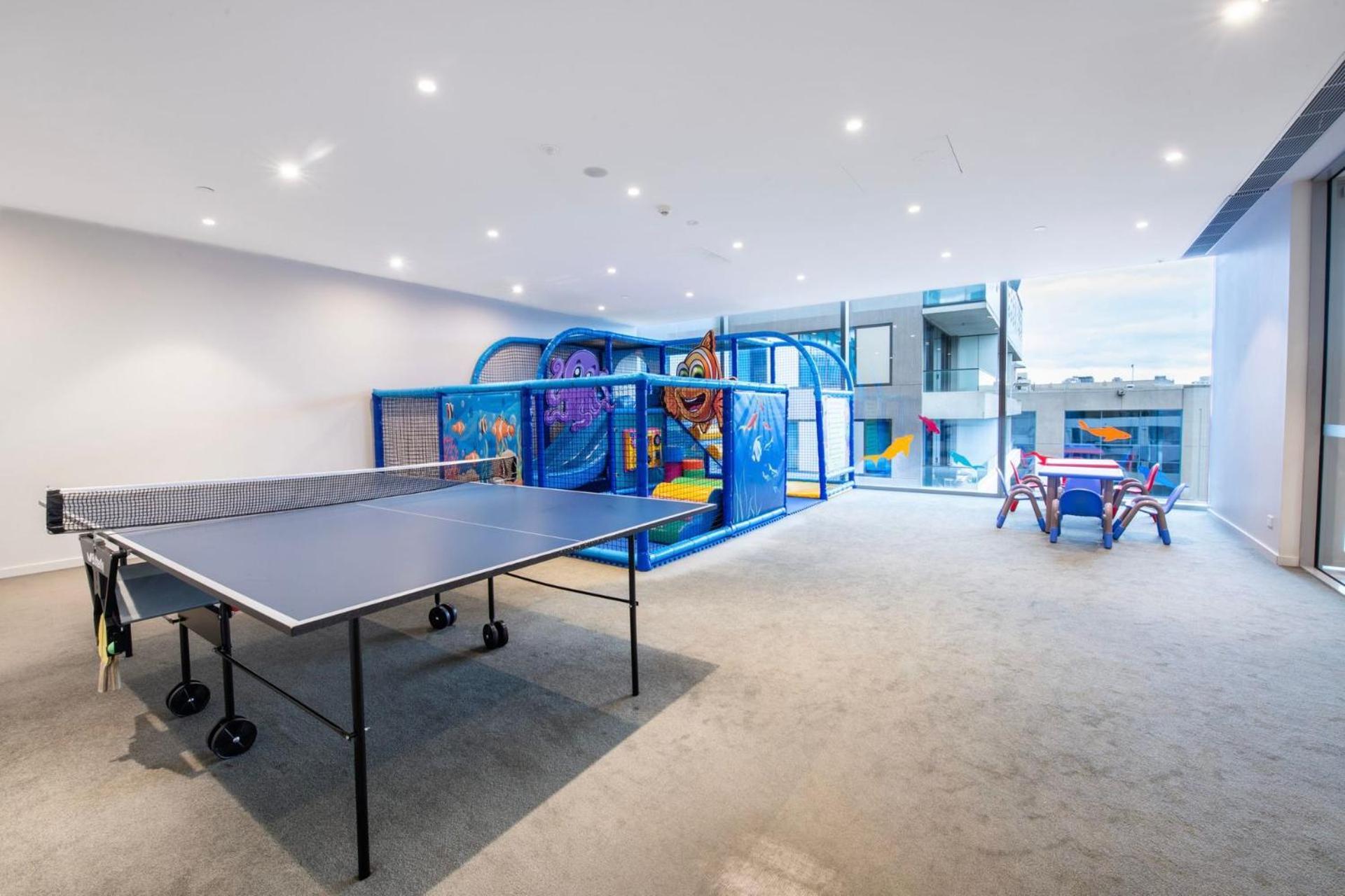 Spectacular 3-bedroom Penthouse With Private Lift On St Kilda Rd Apartment
