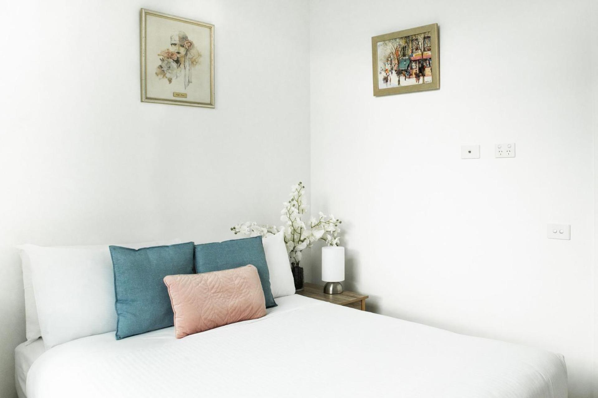 Apartment Spectacular 3-bedroom Penthouse With Private Lift On St Kilda Rd *