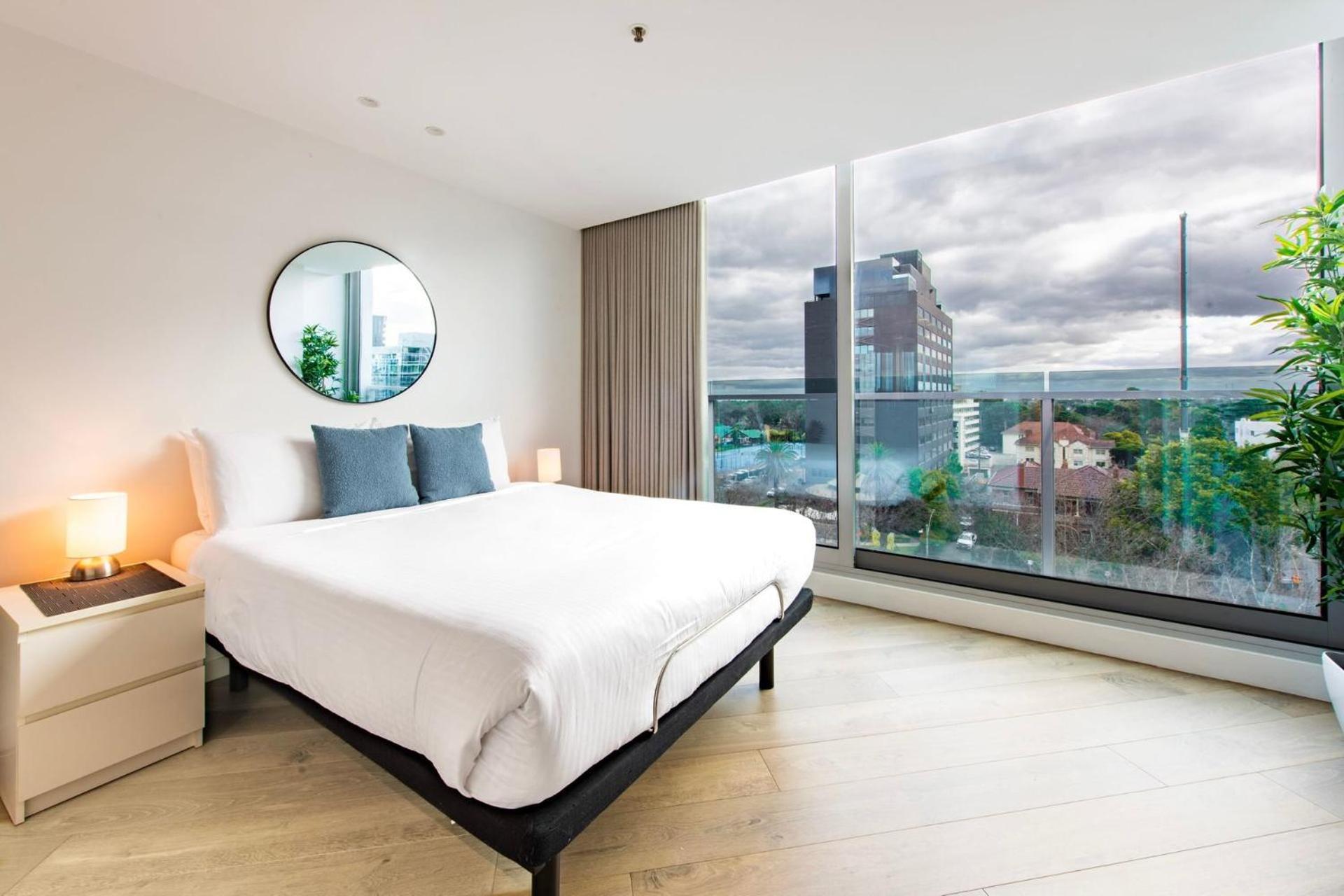 Spectacular 3-bedroom Penthouse With Private Lift On St Kilda Rd *
