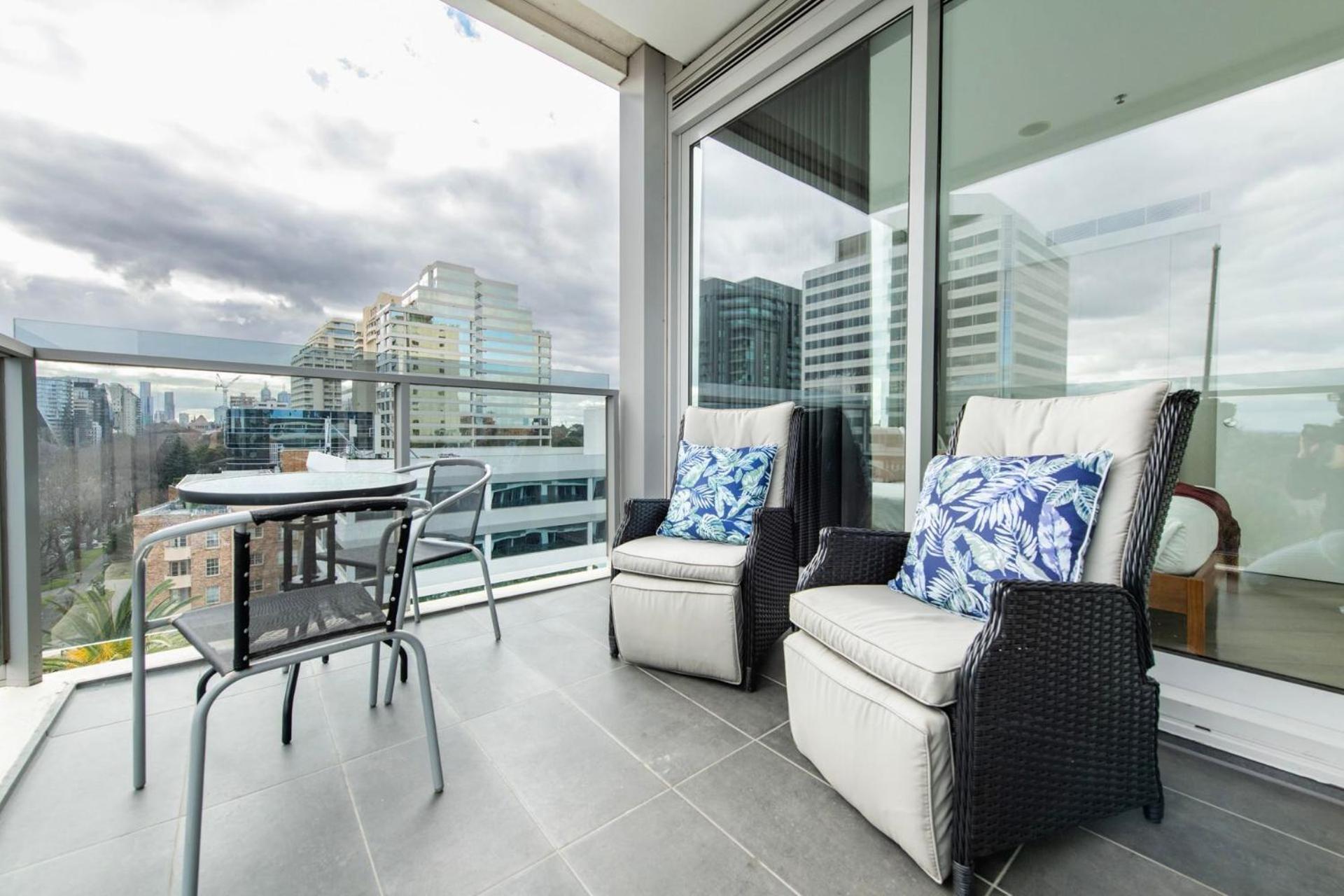 Spectacular 3-bedroom Penthouse With Private Lift On St Kilda Rd
