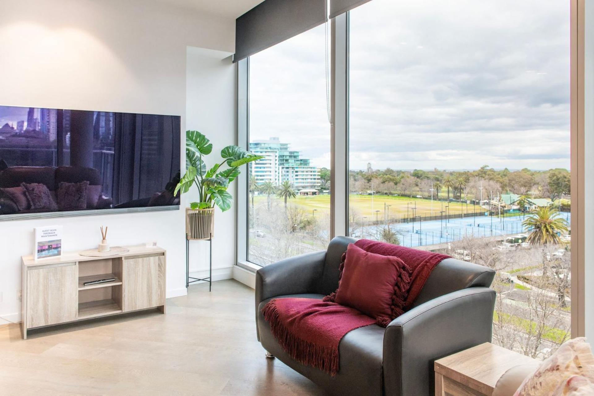 Spectacular 3-bedroom Penthouse With Private Lift On St Kilda Rd