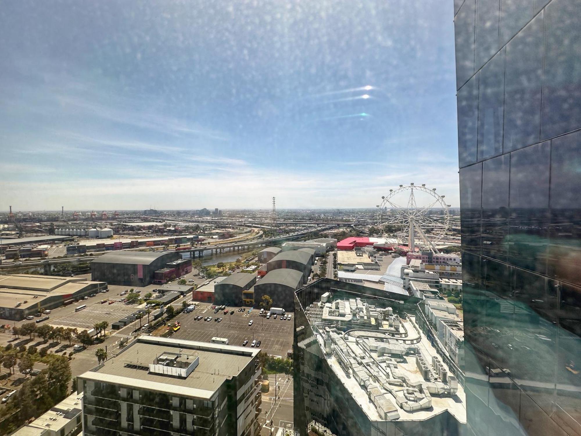 Mt2506 - 1 Bedroom Huts Nestled In The Docklands With Gym & Pool *