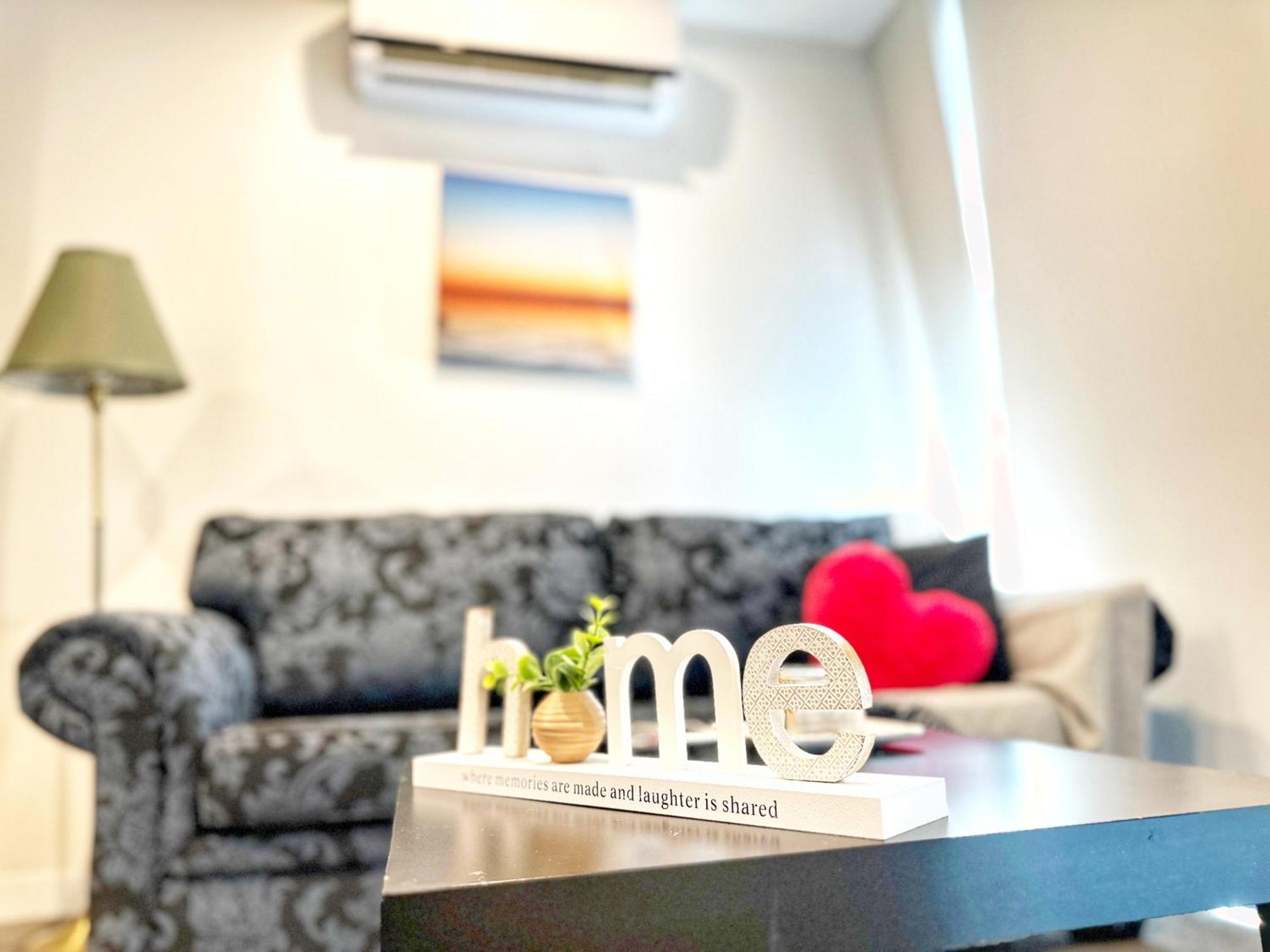Mt2506 - 1 Bedroom Huts Nestled In The Docklands With Gym & Pool *