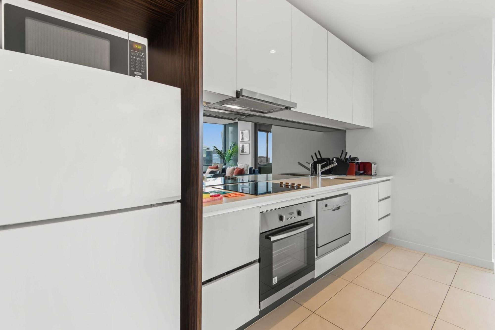 Pristine 2-bed With Views Apartment Melbourne