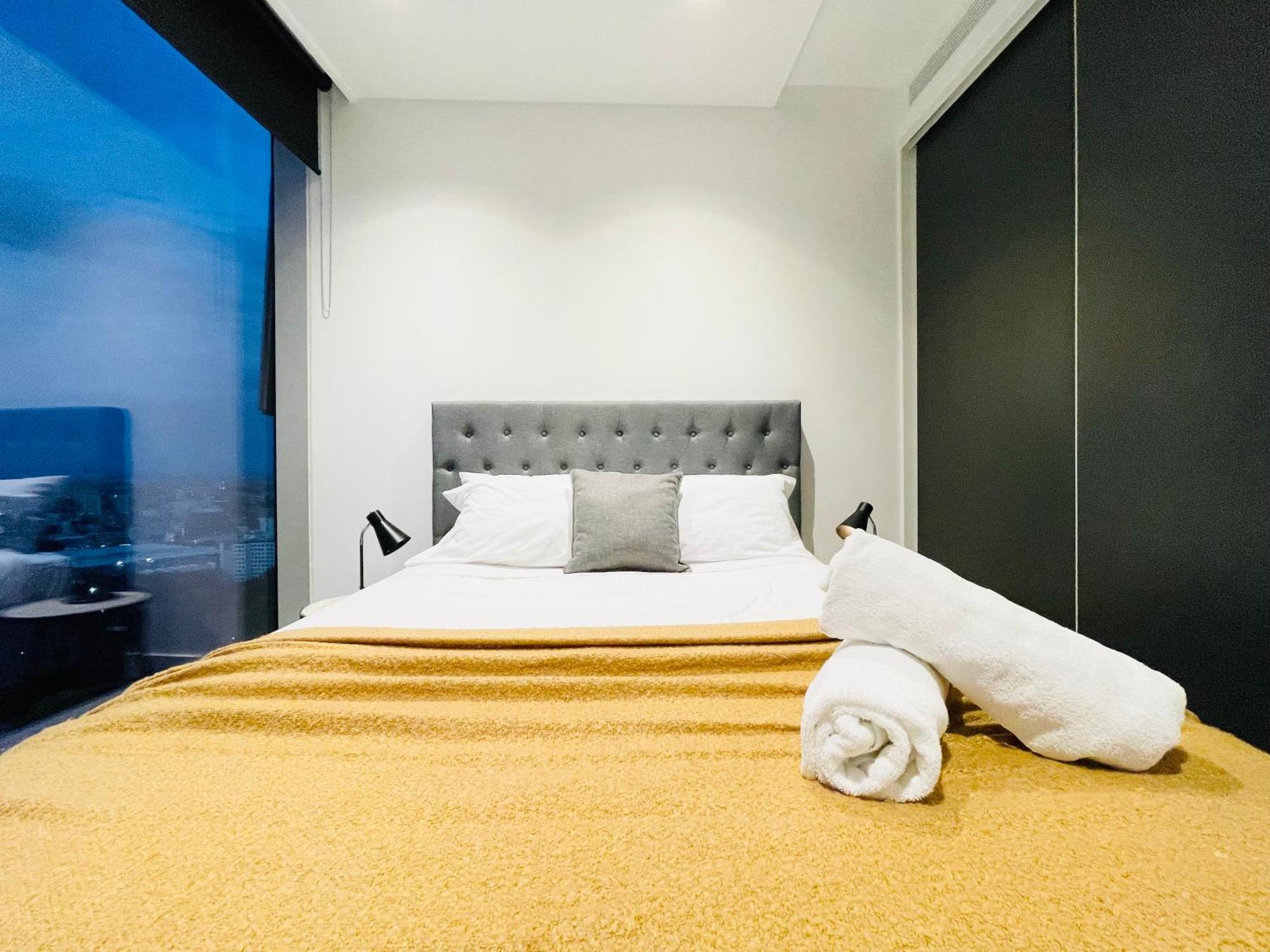 Mega Style West Side Place Apartment