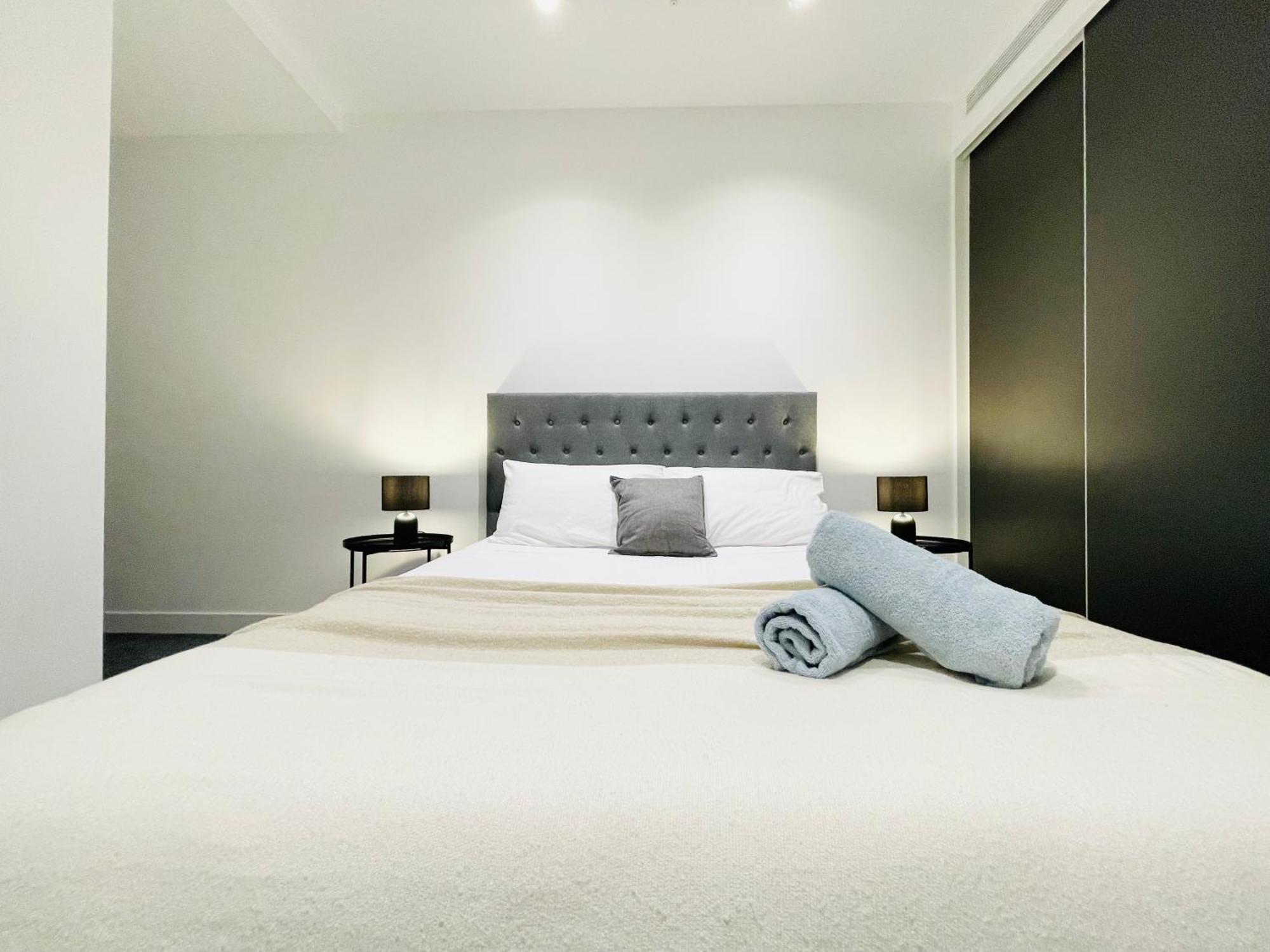 Mega Style West Side Place * Melbourne