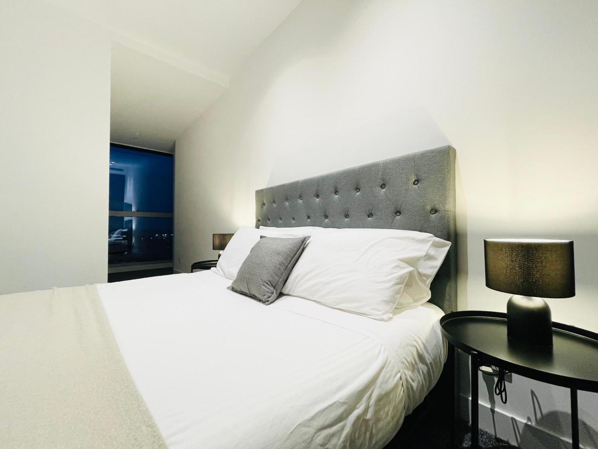Mega Style West Side Place Apartment Melbourne