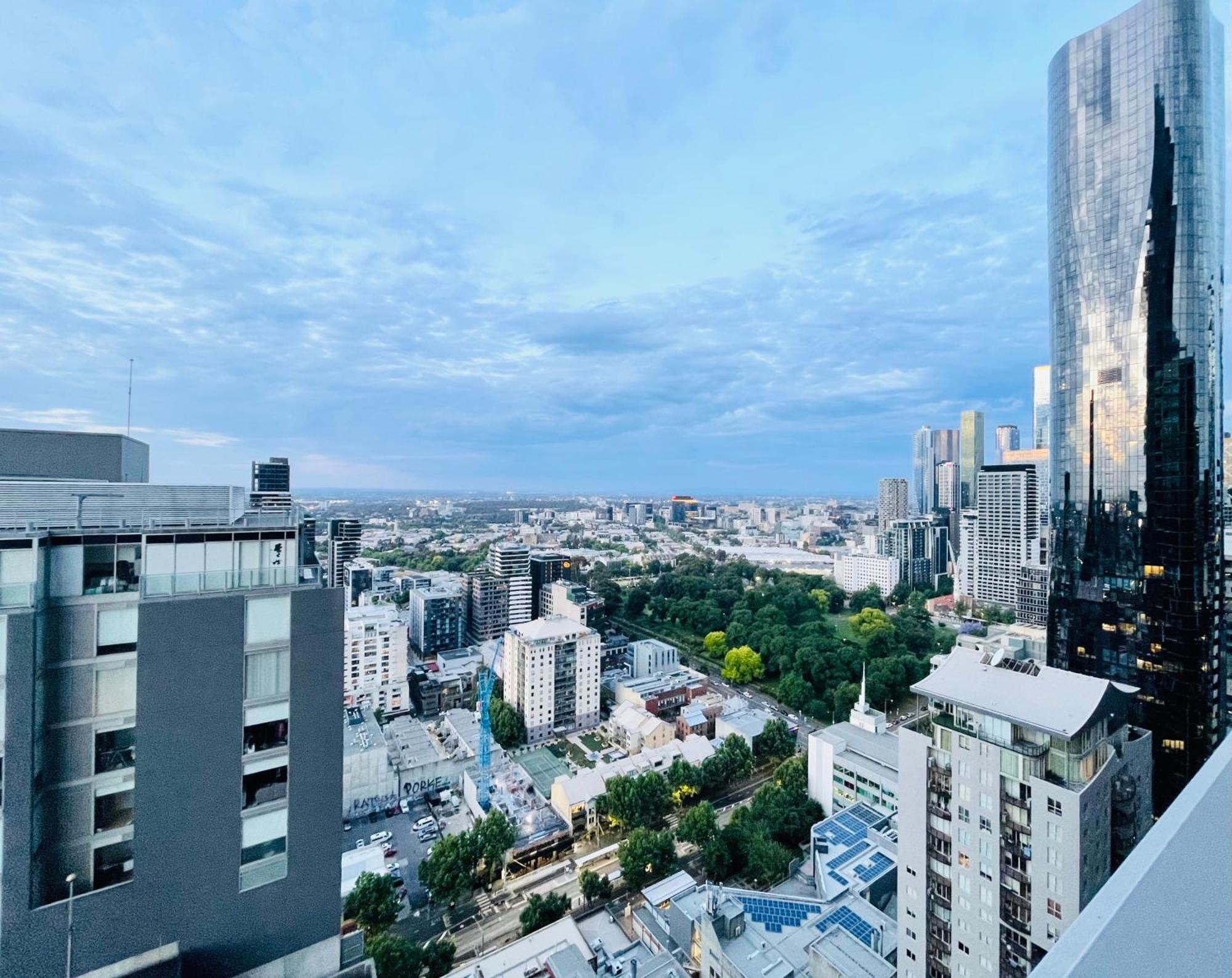 Mega Style West Side Place Apartment