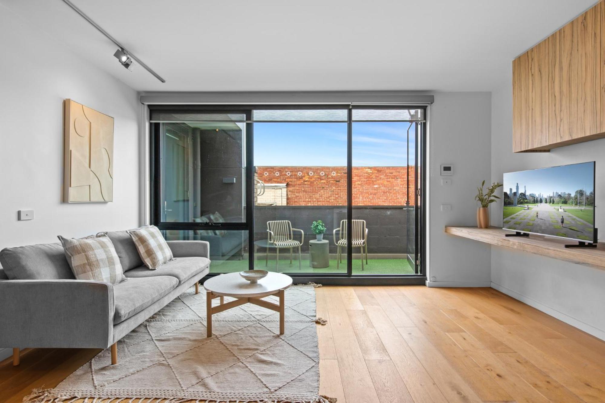 Lovely 1-bed With Balcony In St Kilda's Heart Apartment