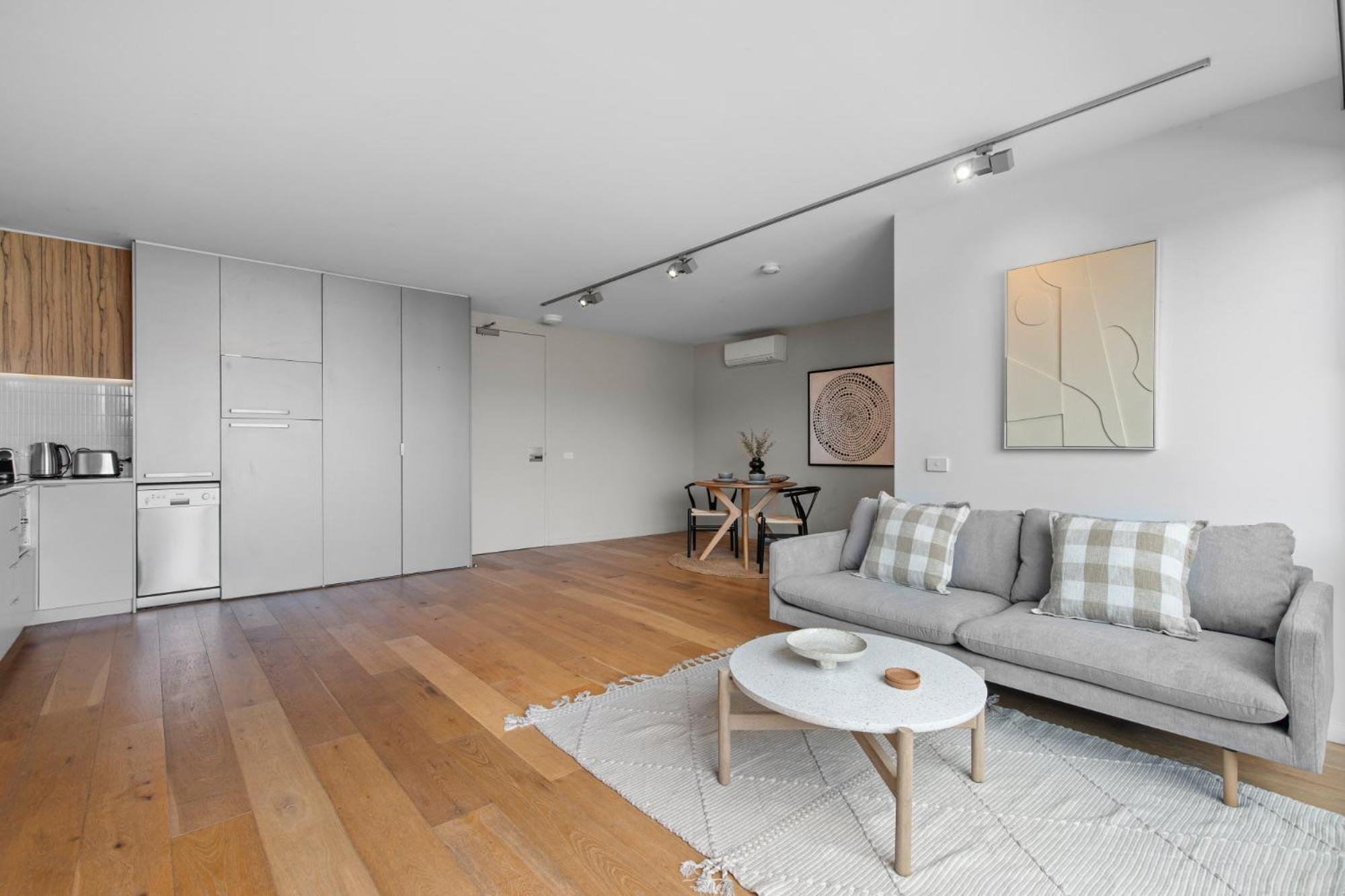 Apartment Lovely 1-bed With Balcony In St Kilda's Heart *