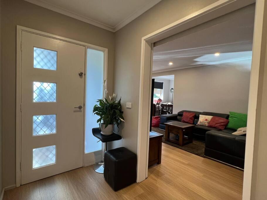 Newly Refurbished House- Superfast Internet *