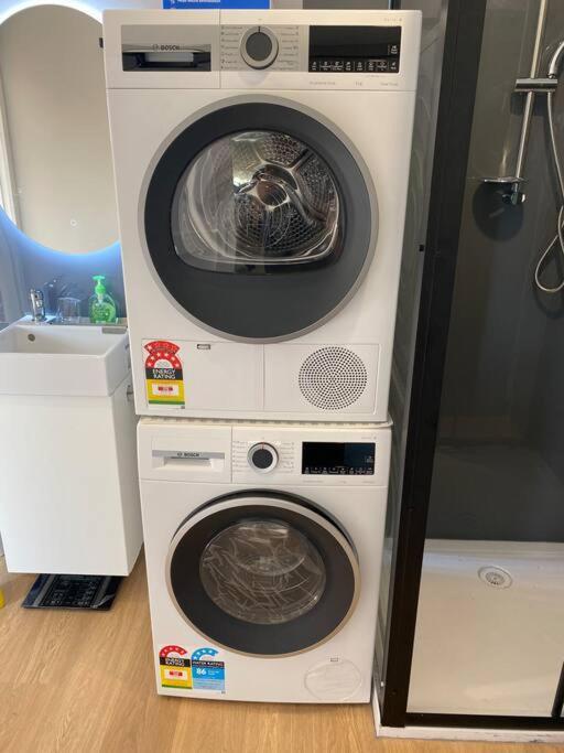 Newly Refurbished House- Superfast Internet Melbourne