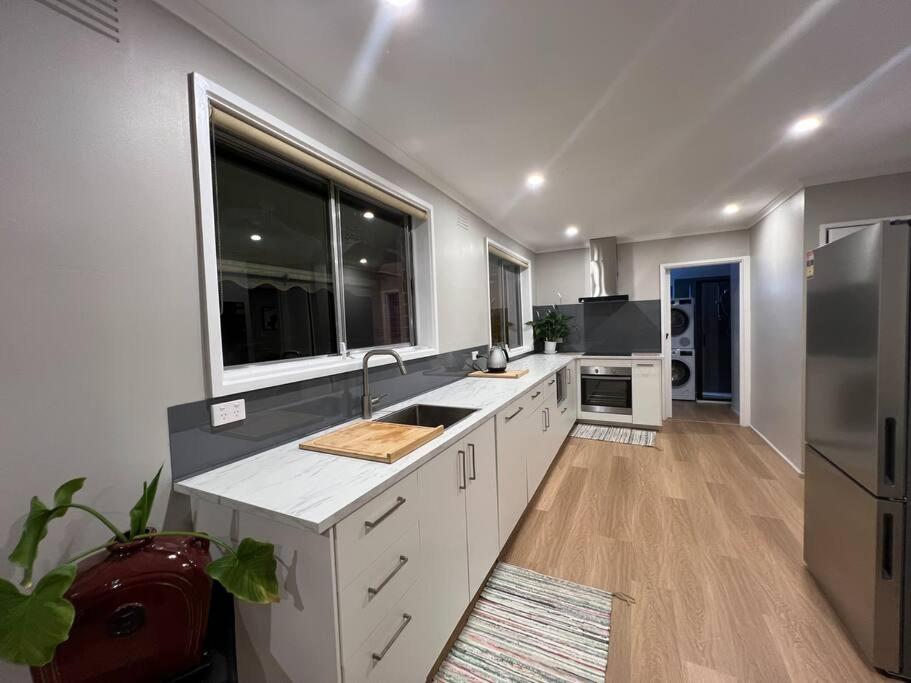 Holiday home Newly Refurbished House- Superfast Internet Melbourne