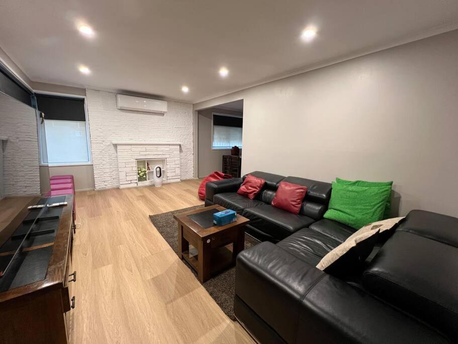 Holiday home Newly Refurbished House- Superfast Internet *