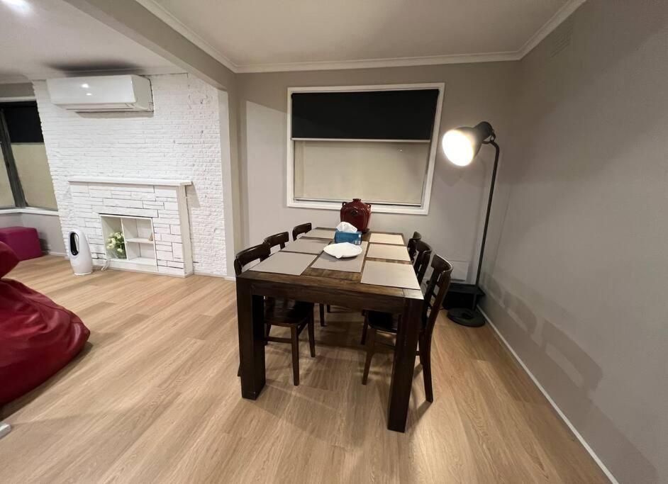Newly Refurbished House- Superfast Internet Holiday home Melbourne