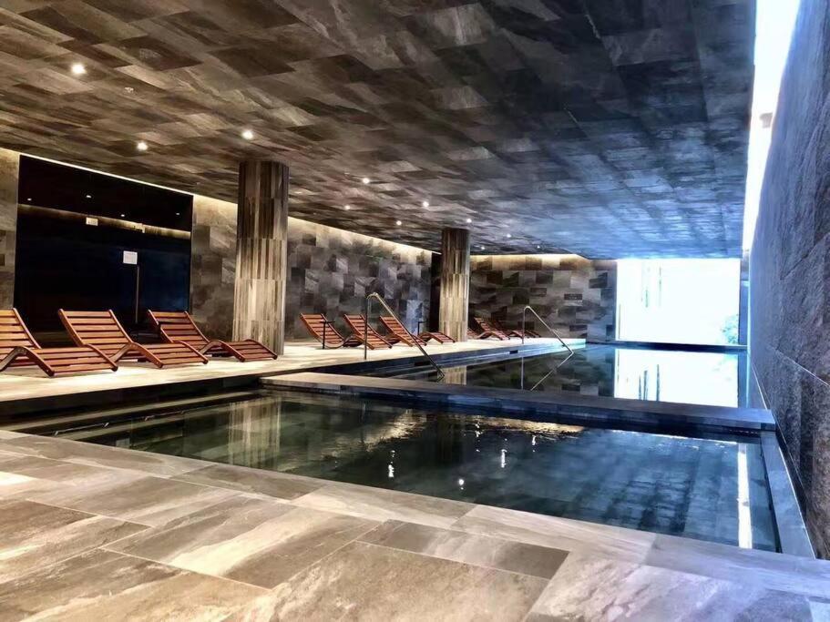 Boulevard Retreat 2b2b In With Pool Apartment