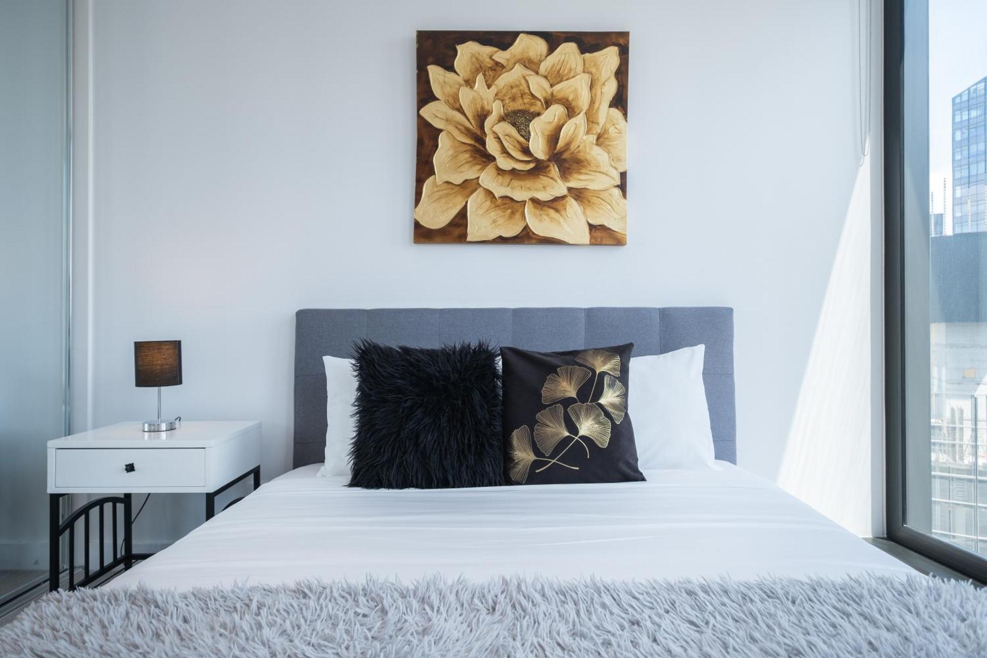 Spacious And Bright 2br2ba Mq Wifipoolgym Apartment Melbourne