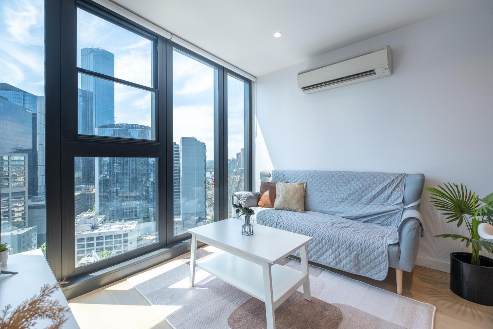 Spacious And Bright 2br2ba Mq Wifipoolgym Melbourne