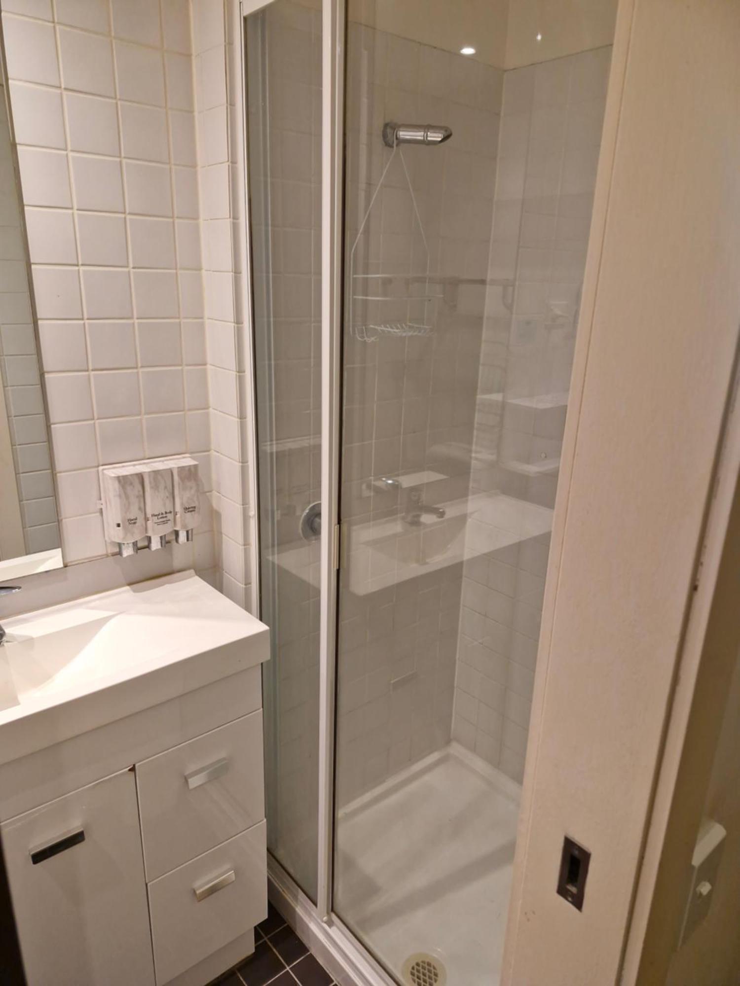 Cool 1 Bedroom * Melbourne