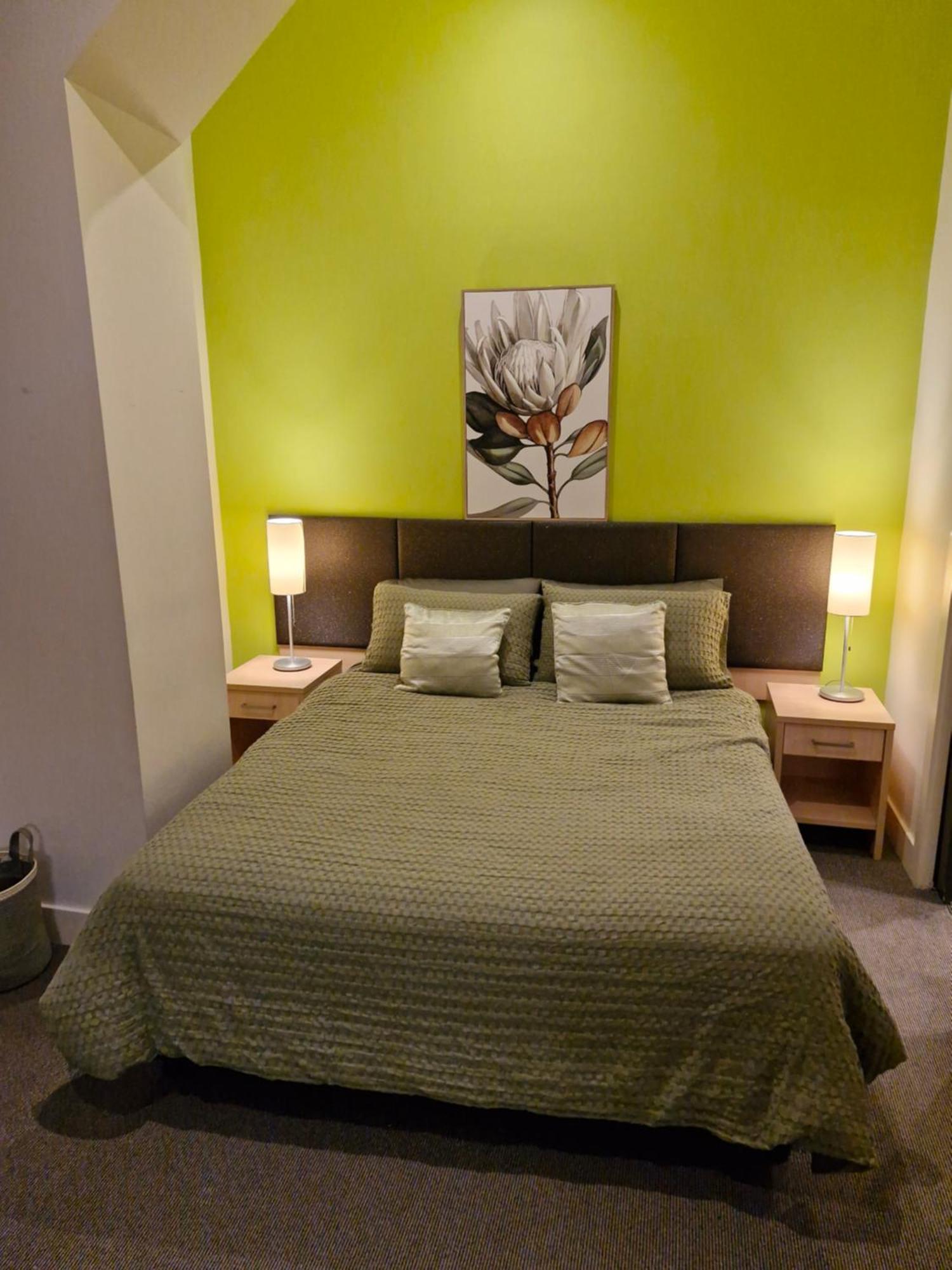 Cool 1 Bedroom Apartment