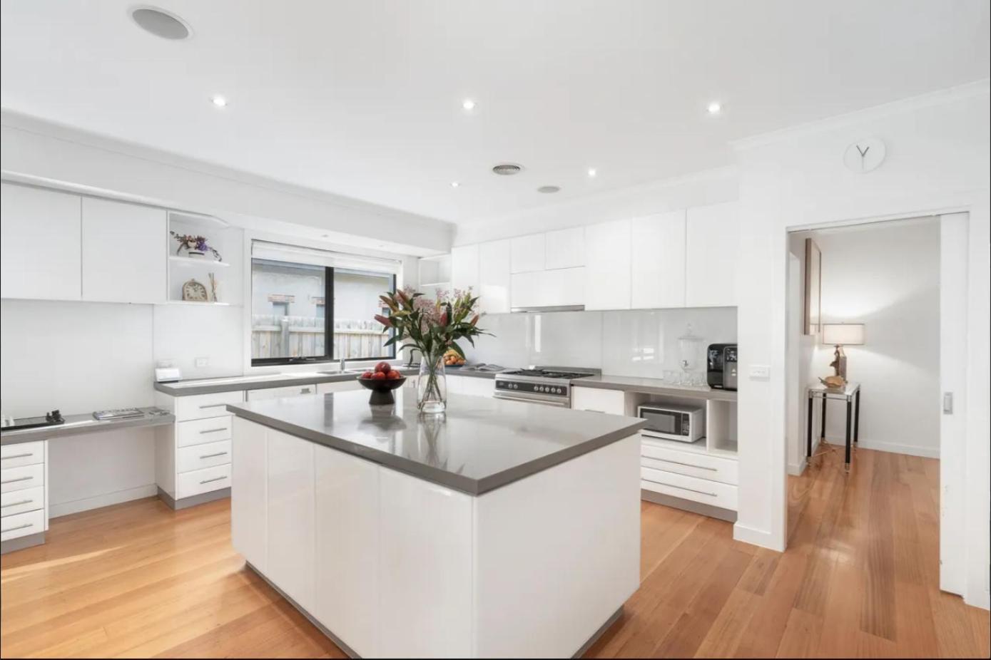 Spacious, Cozy & Entertaining 4br House Melbourne