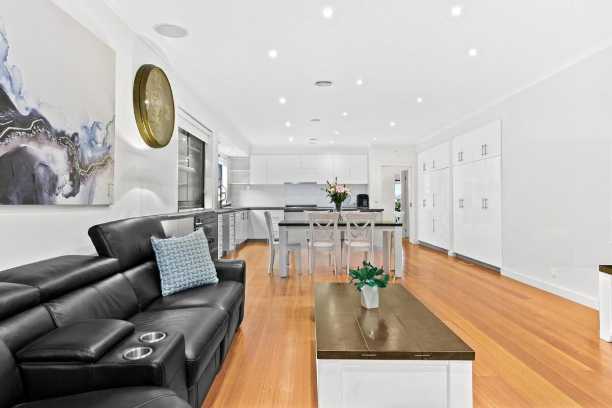 Spacious, Cozy & Entertaining 4br House Villa Melbourne