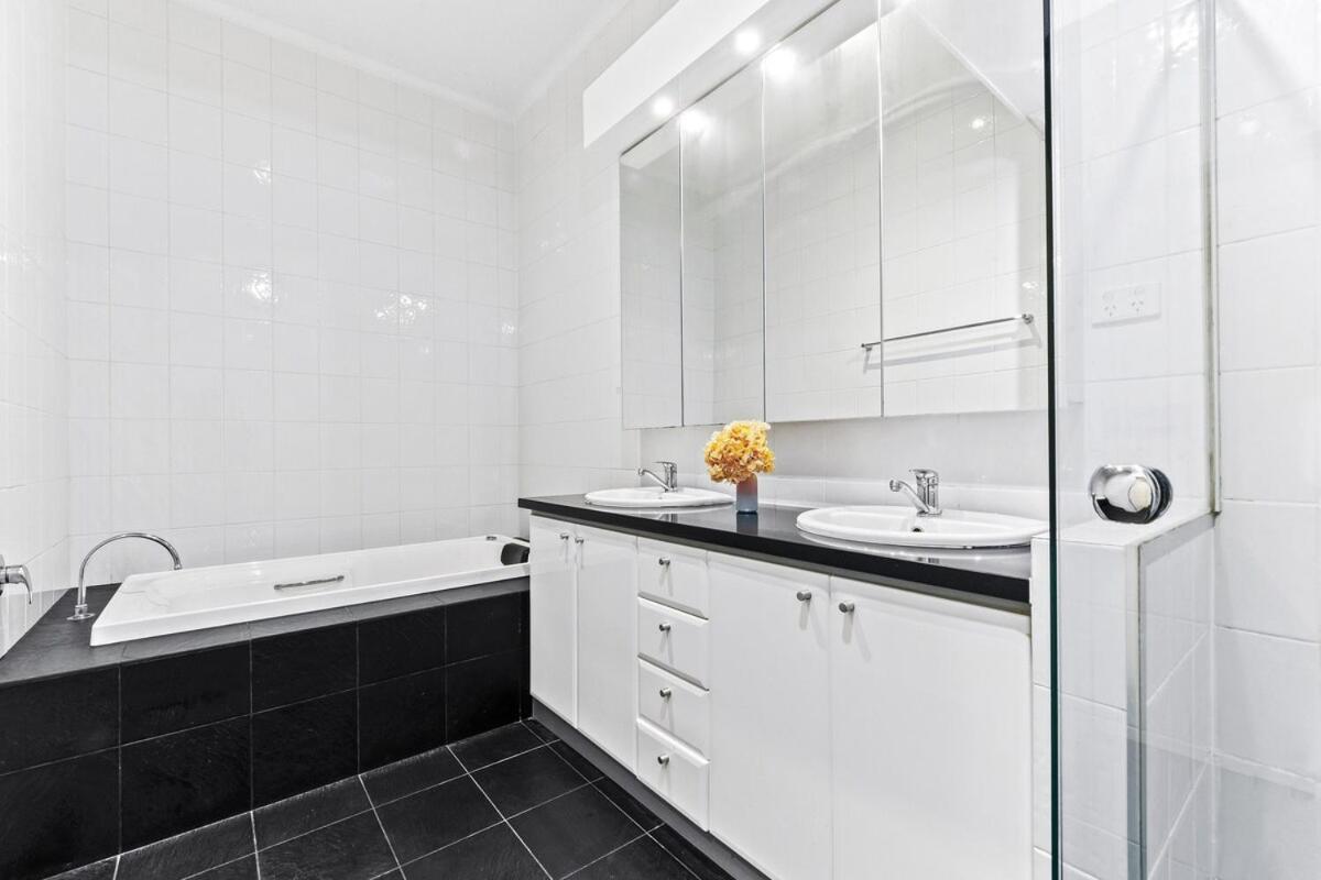 Spacious, Cozy & Entertaining 4br House * Melbourne
