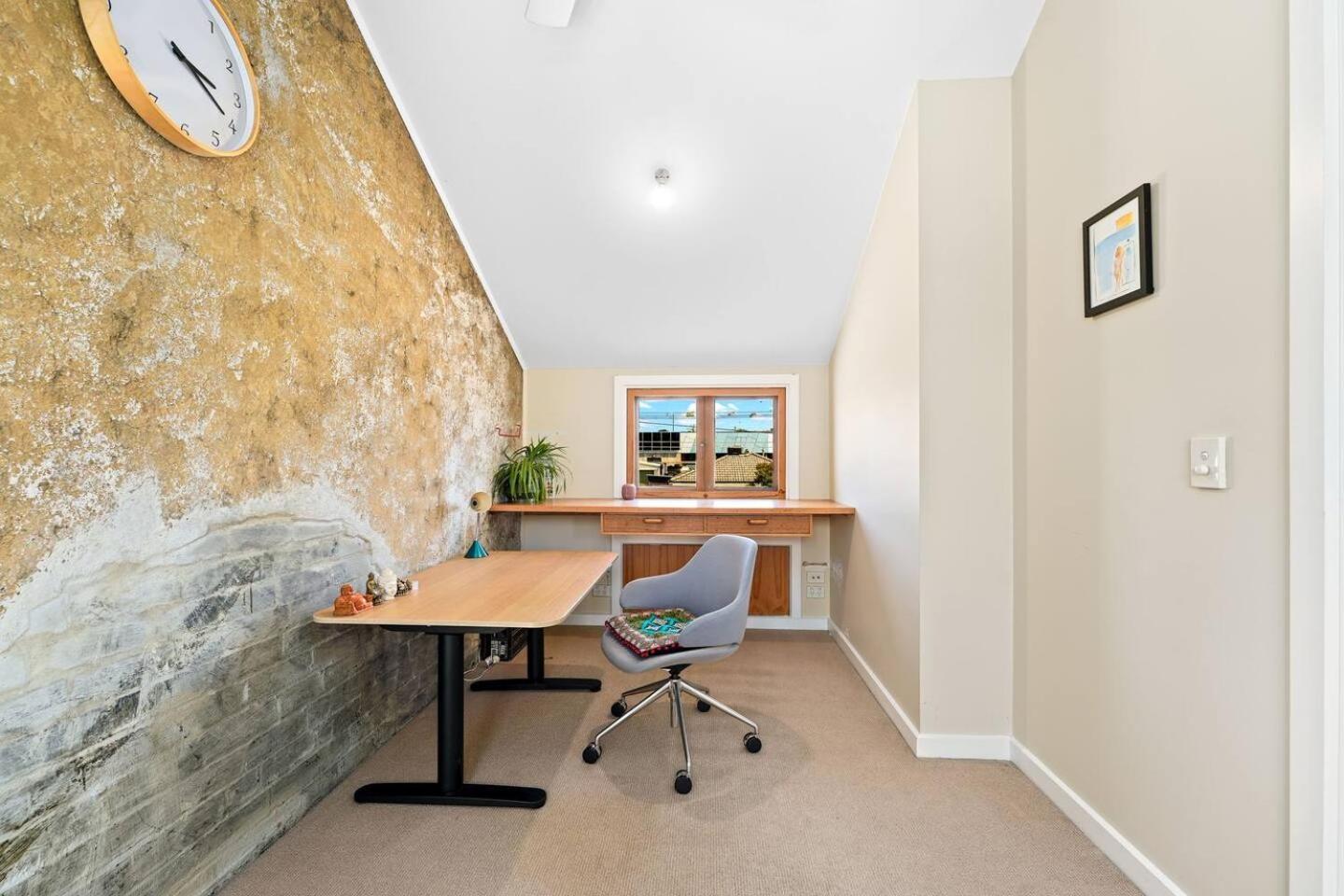 Bright Bedroom In Beautiful House In Preston Close To The Action! *