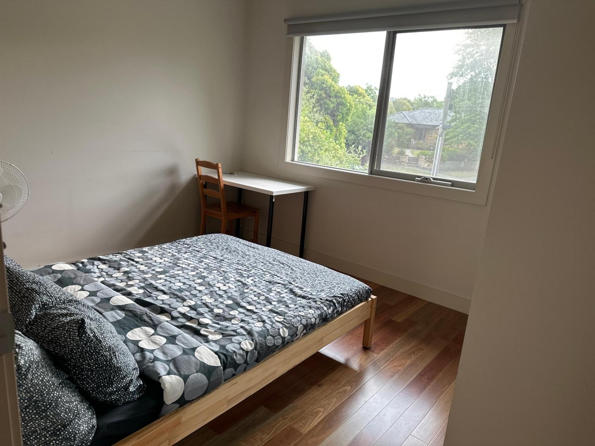 Guest house In Kew East