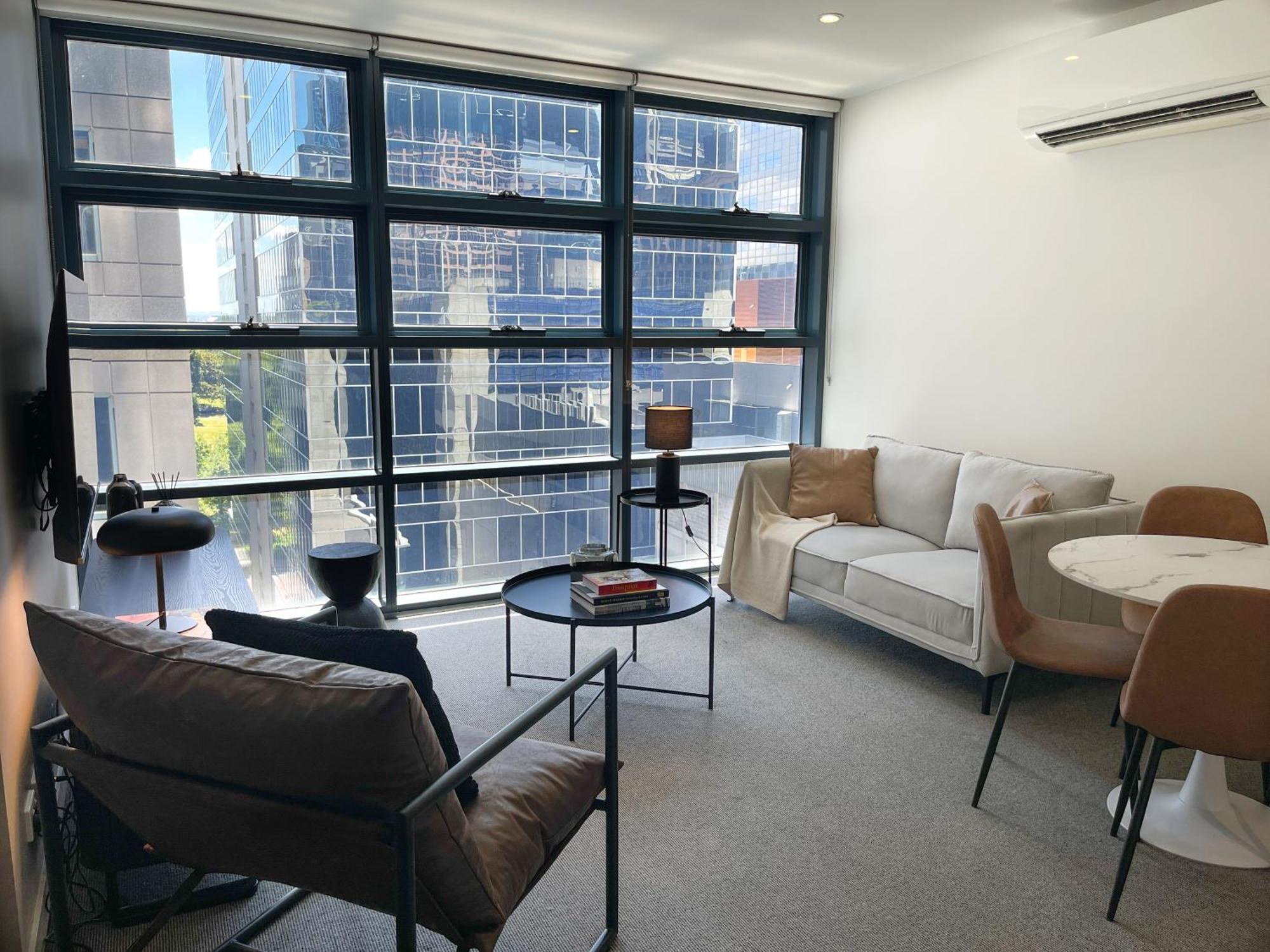 Modern And Chic 1bd In The Cbd *