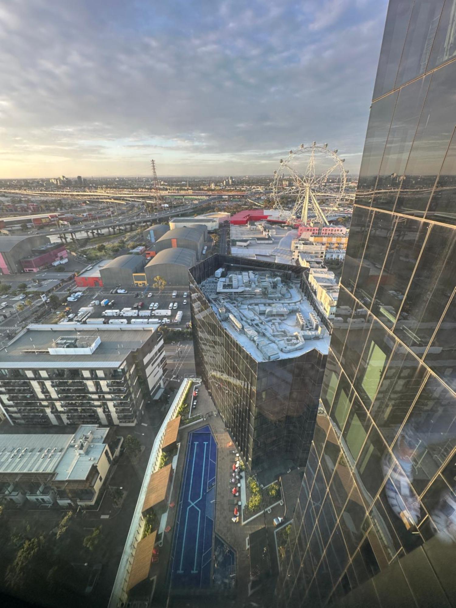 Mt2506 - 1 Bedroom Huts Nestled In The Docklands With Gym & Pool *