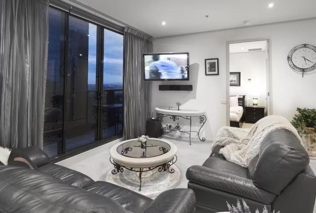 Exquisite 2 Brm 2 Bth Penthouse At Crown Precinct Melbourne