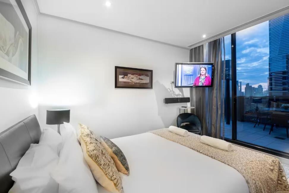 Exquisite 2 Brm 2 Bth Penthouse At Crown Precinct *