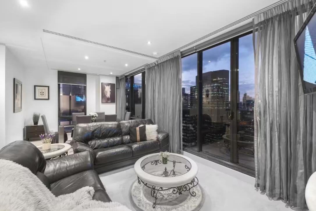 Exquisite 2 Brm 2 Bth Penthouse At Crown Precinct *