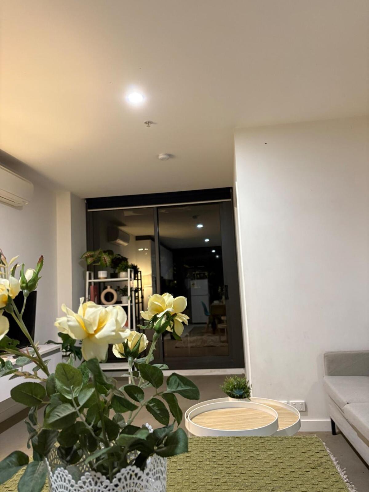 Ls604-stylish 1b1b With Gym & Pool Access Melbourne