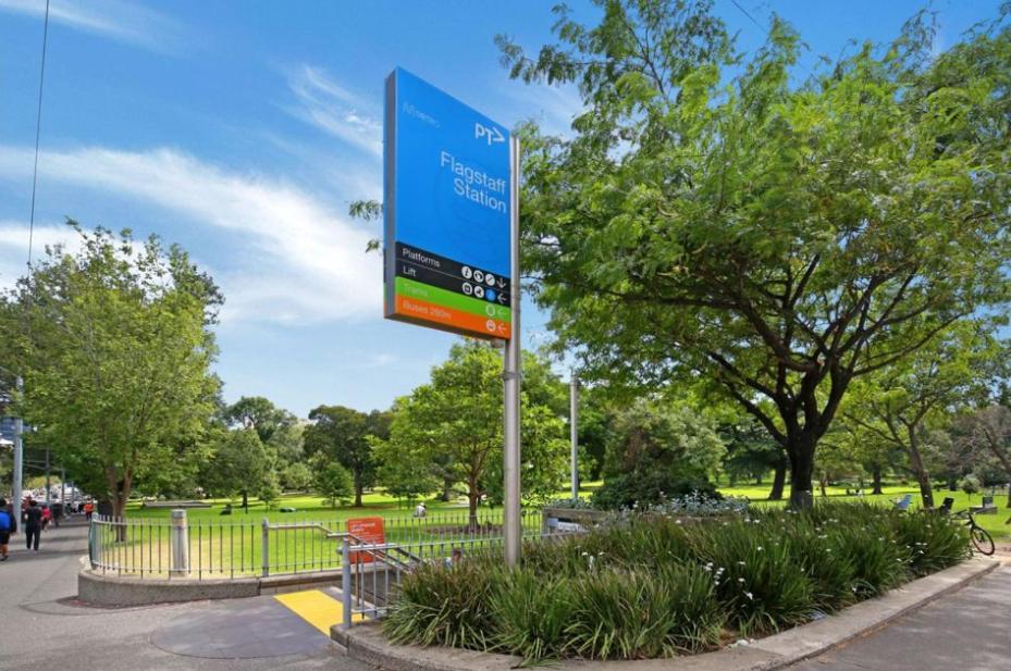 Melbourne's Park 1br Apartment