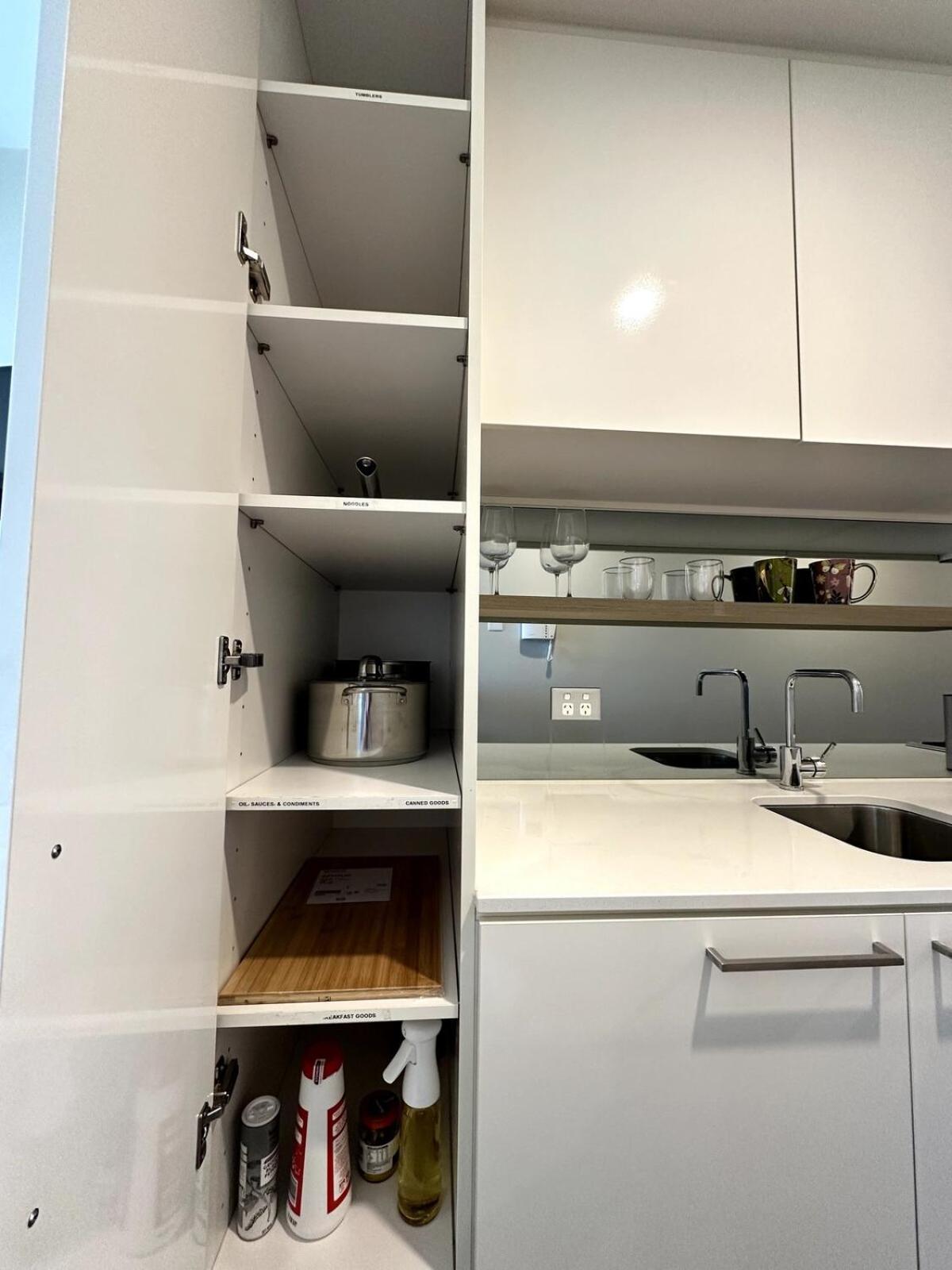 Melbourne's Park 1br Apartment