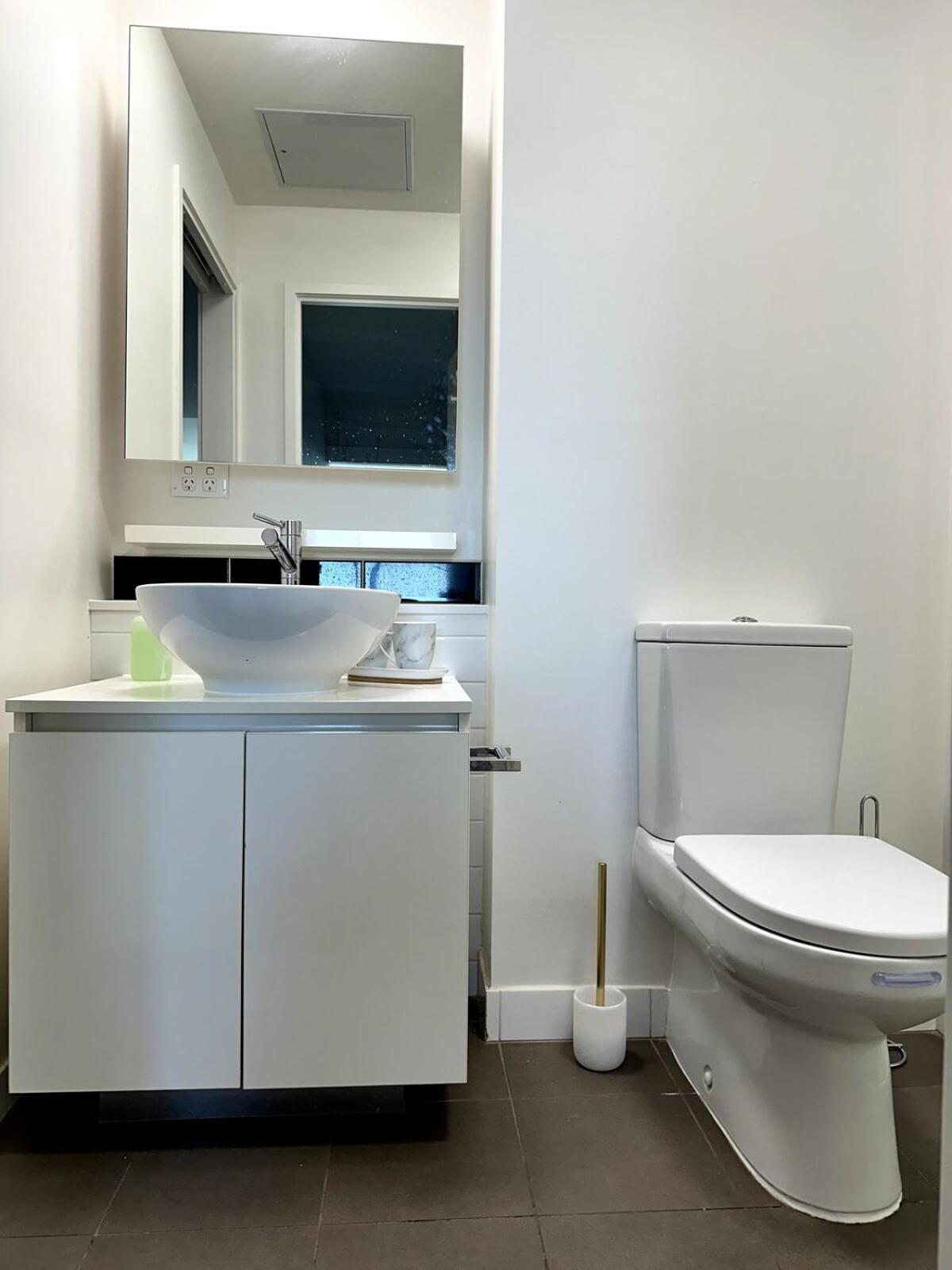 Melbourne's Park 1br Apartment