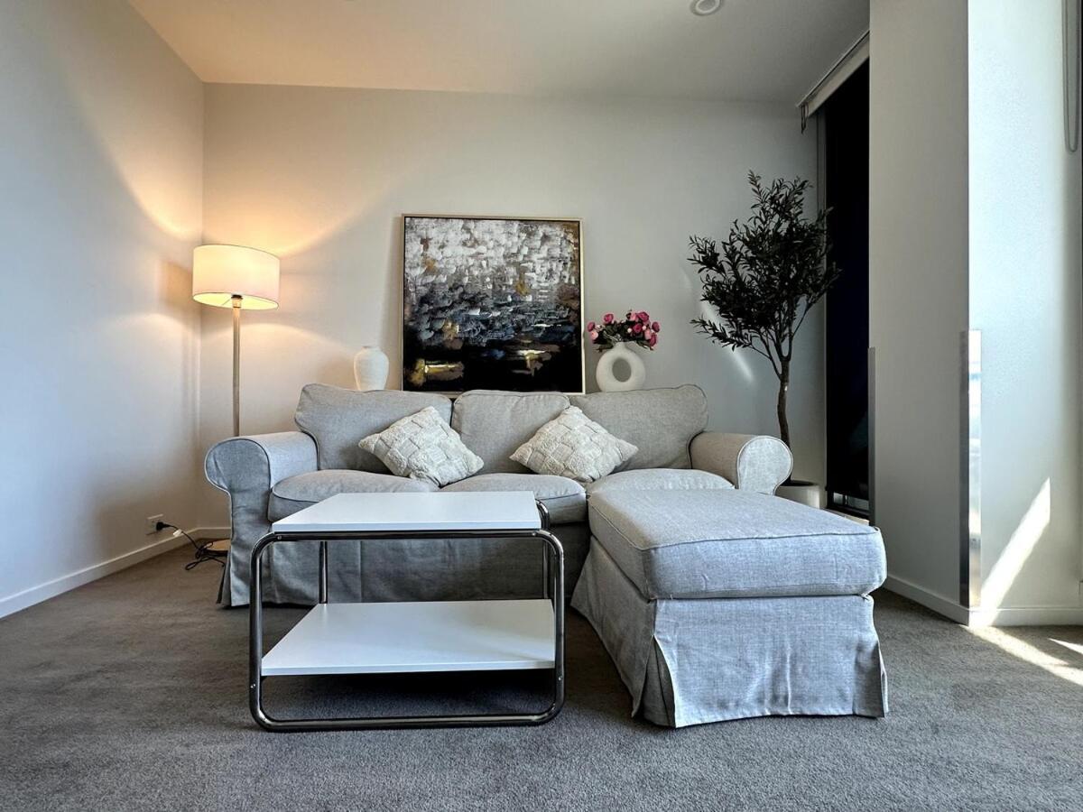 Melbourne's Park 1br Apartment