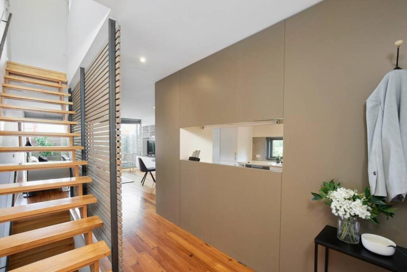 Lovely 2 Bedroom In Carlton