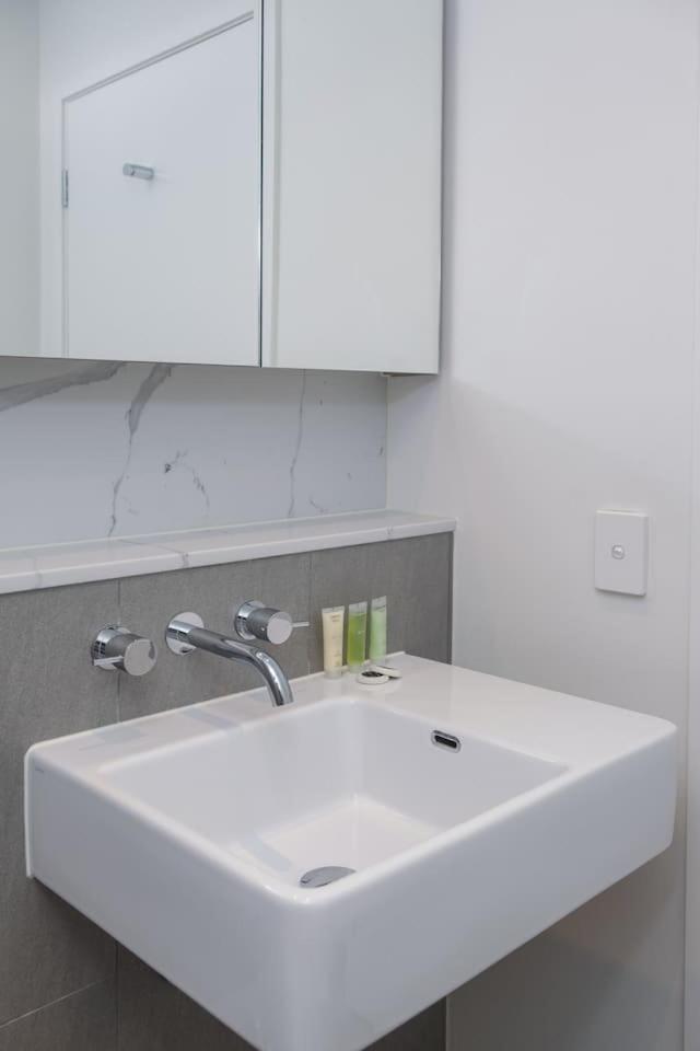 Hancock Viewpoint - Resort-style Simplicity Apartment Melbourne
