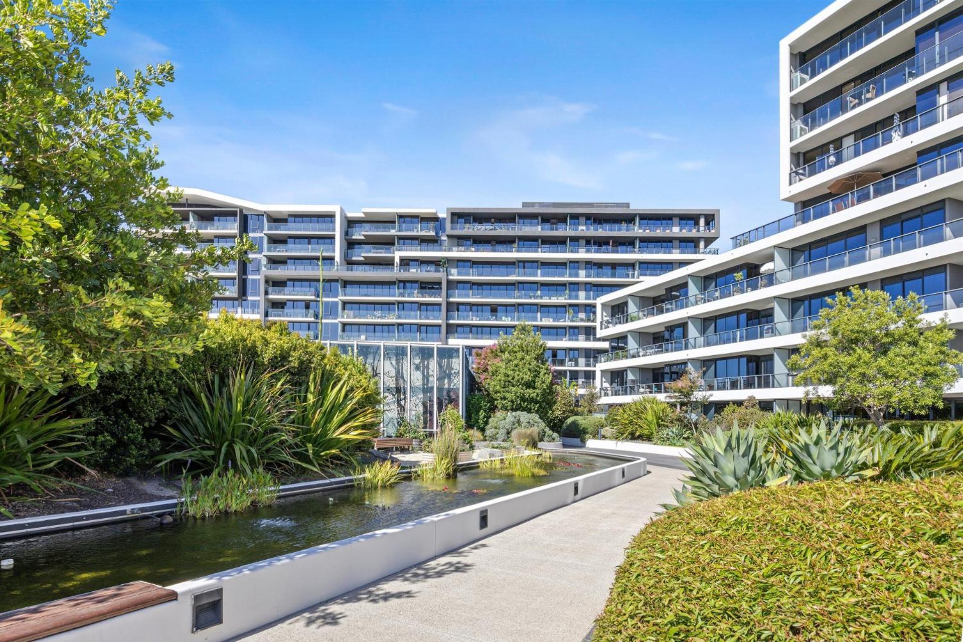 Spacious 2-bedroom Suite, Luxury Living, With Indoor Pool, Sauna, Gym Apartment