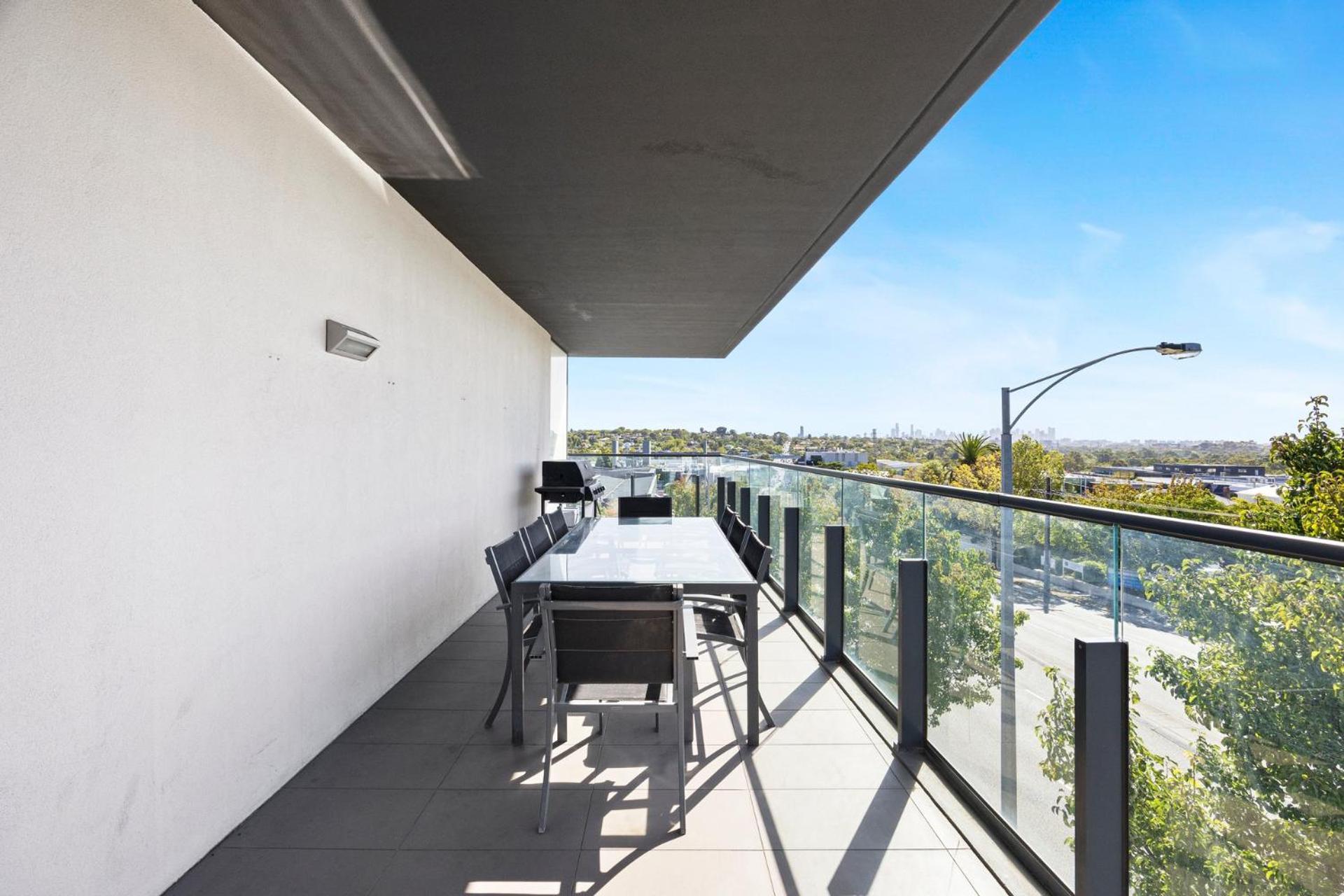 Spacious 2-bedroom Suite, Luxury Living, With Indoor Pool, Sauna, Gym Apartment *