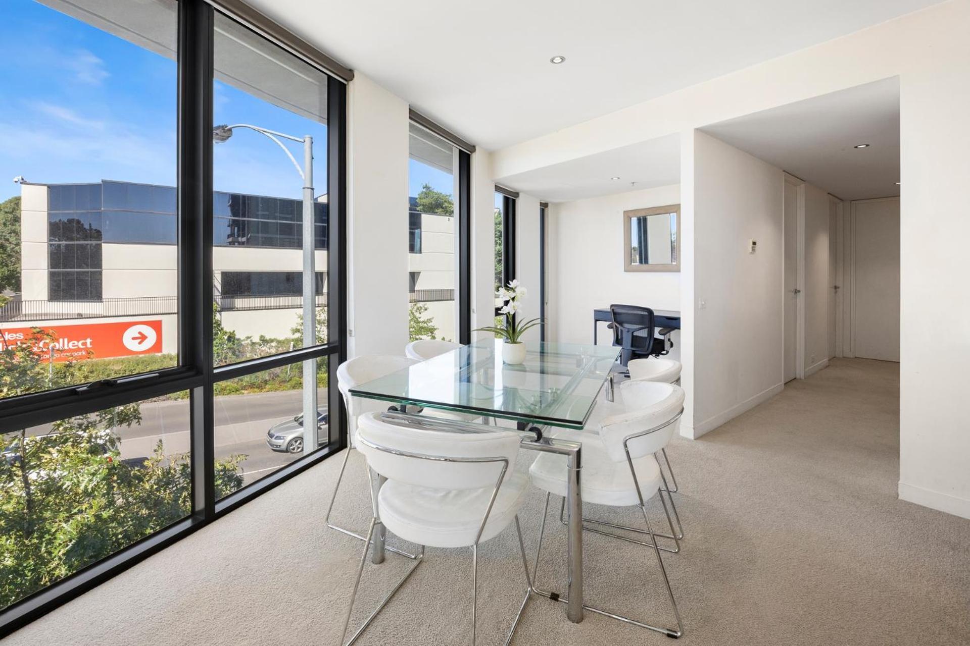 Spacious 2-bedroom Suite, Luxury Living, With Indoor Pool, Sauna, Gym Apartment Melbourne
