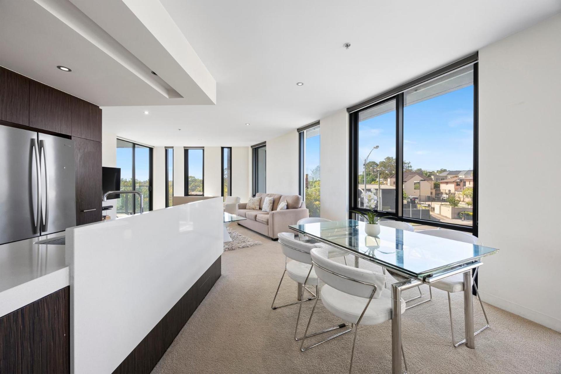 Spacious 2-bedroom Suite, Luxury Living, With Indoor Pool, Sauna, Gym Apartment
