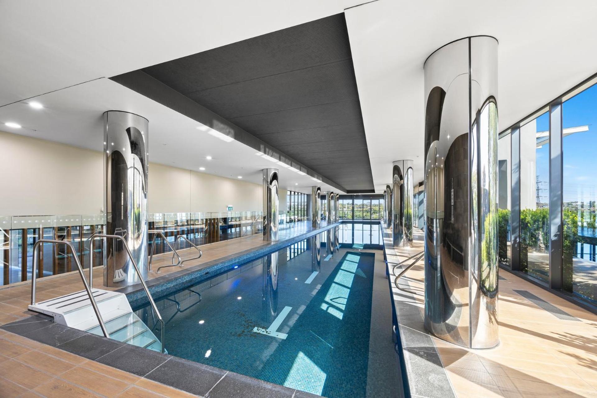 Spacious 2-bedroom Suite, Luxury Living, With Indoor Pool, Sauna, Gym Apartment *